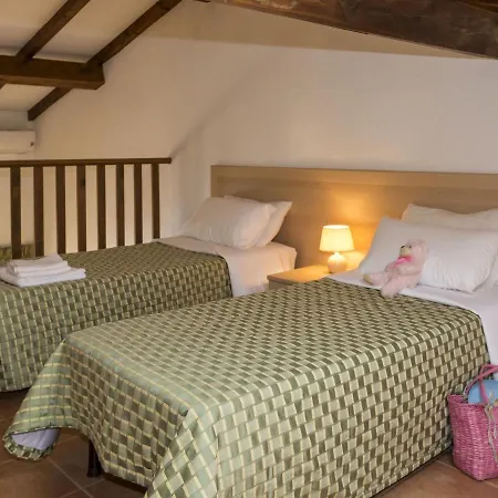 Appartement Spacious With Balcony On The East Coast Of Corsica Linguizzetta